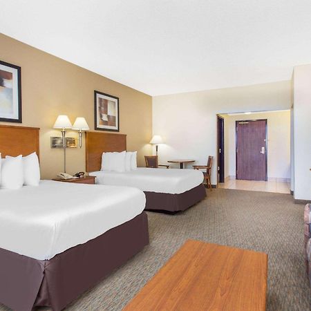 Days Inn By Wyndham Phenix City Near Fort Moore Esterno foto
