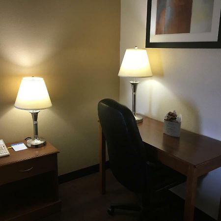 Days Inn By Wyndham Phenix City Near Fort Moore Esterno foto