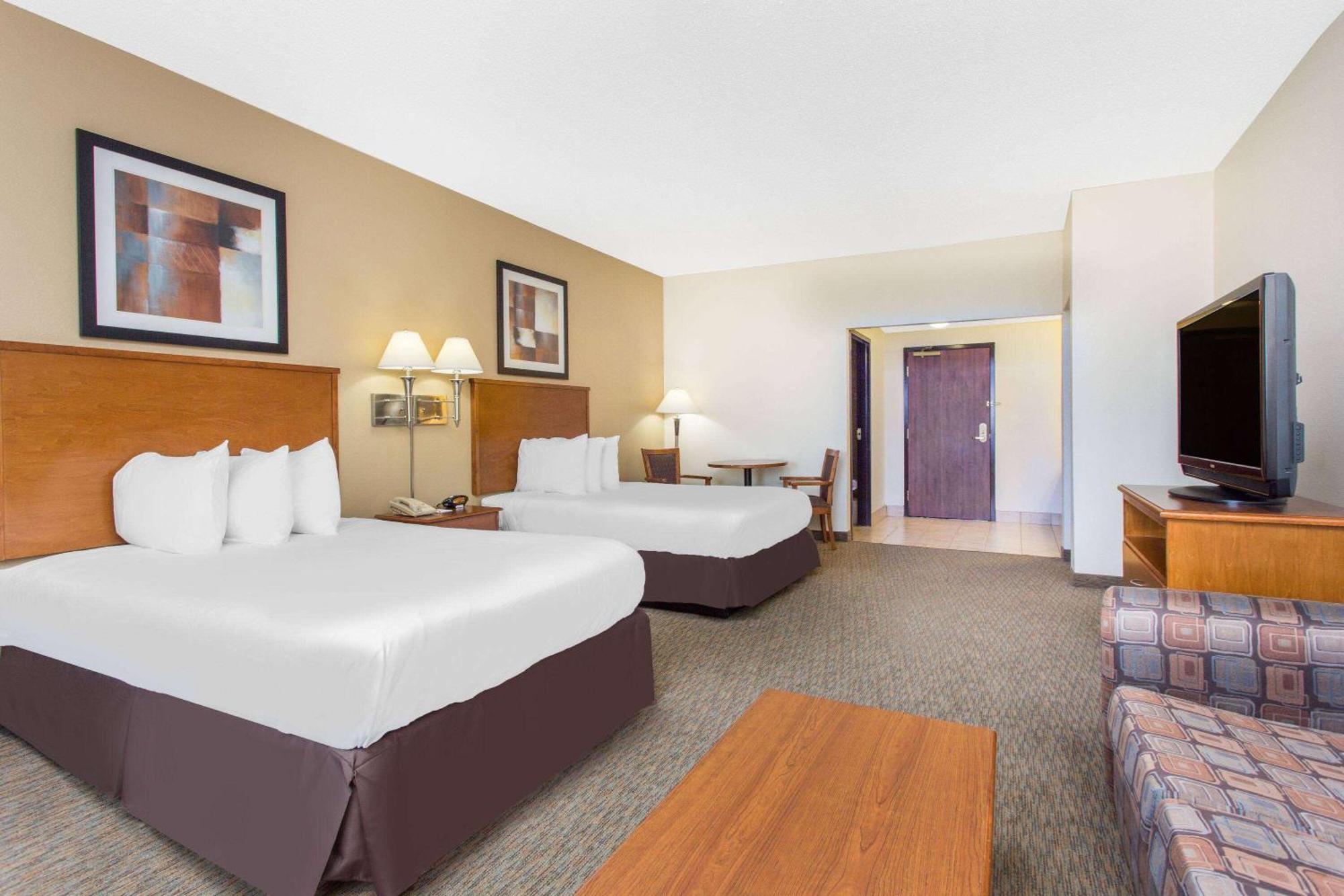 Days Inn By Wyndham Phenix City Near Fort Moore Esterno foto
