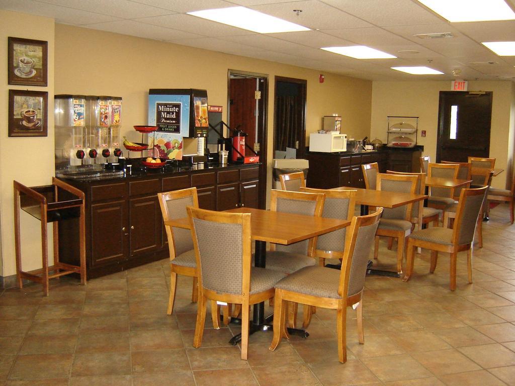 Days Inn By Wyndham Phenix City Near Fort Moore Esterno foto
