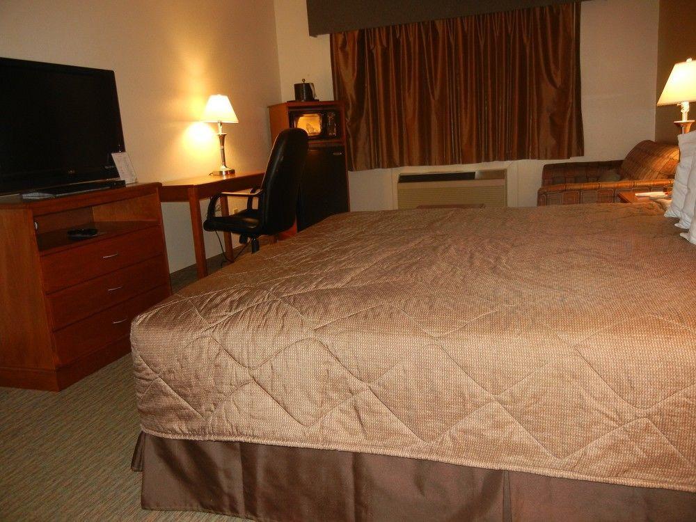 Days Inn By Wyndham Phenix City Near Fort Moore Esterno foto