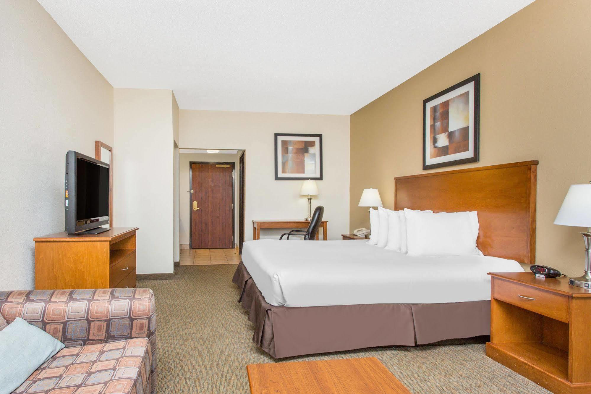 Days Inn By Wyndham Phenix City Near Fort Moore Esterno foto