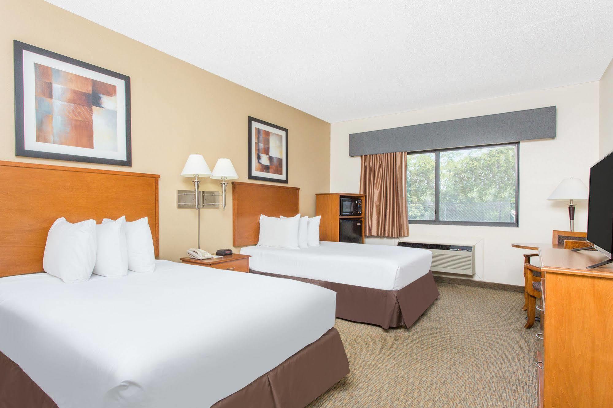 Days Inn By Wyndham Phenix City Near Fort Moore Esterno foto