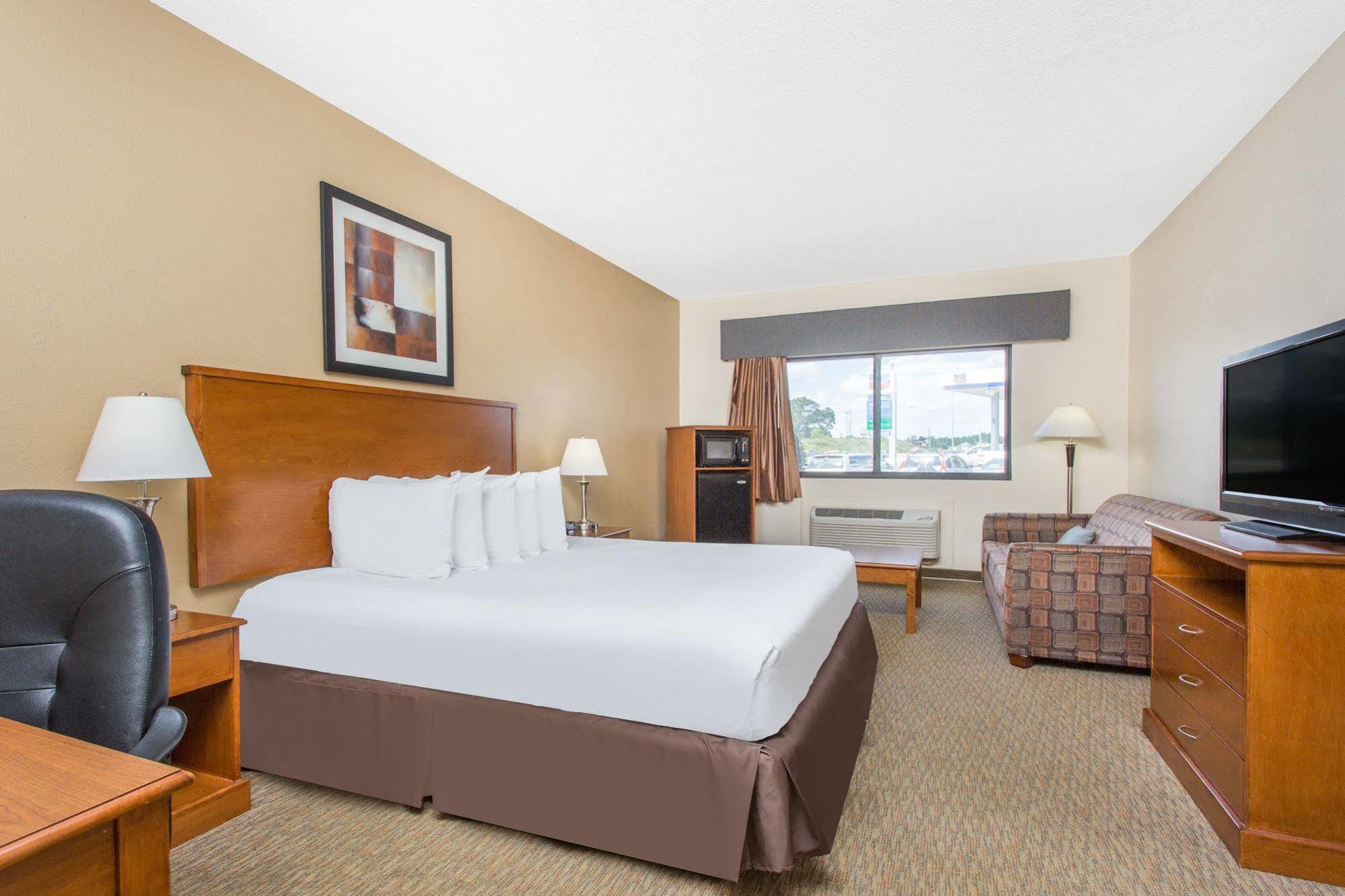 Days Inn By Wyndham Phenix City Near Fort Moore Esterno foto
